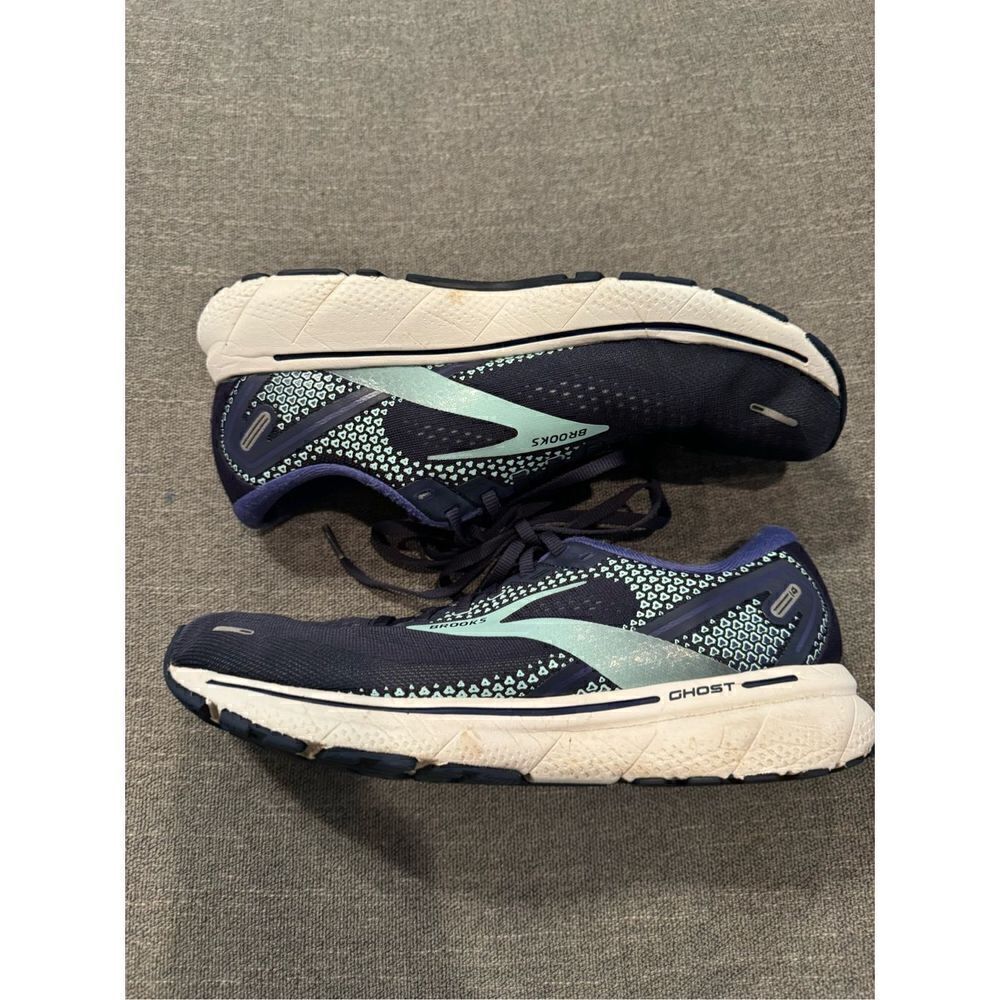 Brooks women’s ghost 14 running shoes size 10